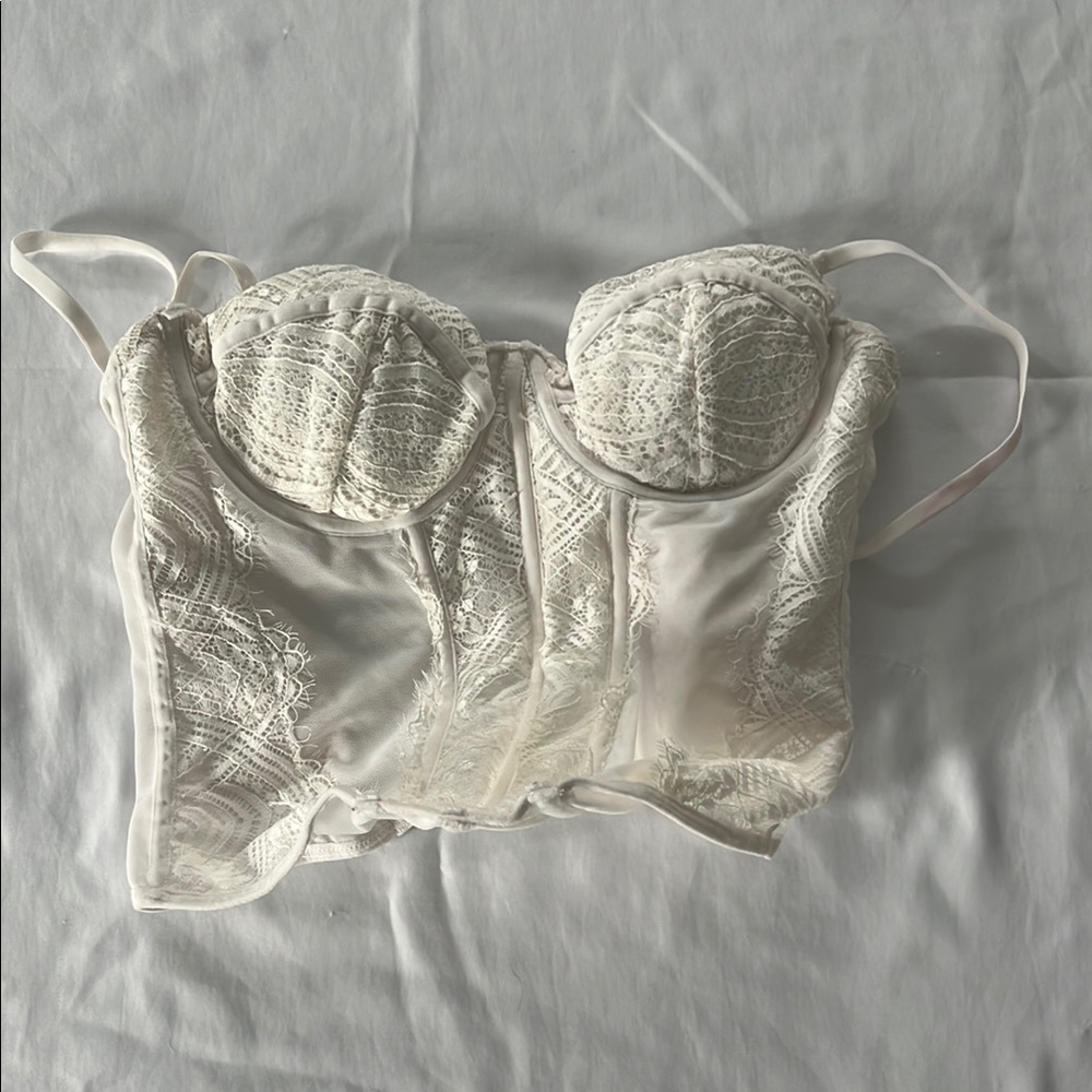Elegant White Lace Bustier